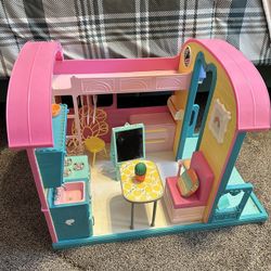 Doll House In Really Good Condition $15 Pick Up Only 