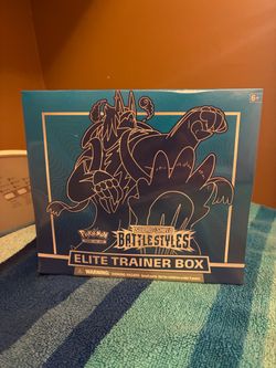 Battle Styles Elite Trainer Box Rapid Strike Urshifu Blue