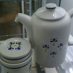 Teapot and small container for teabags