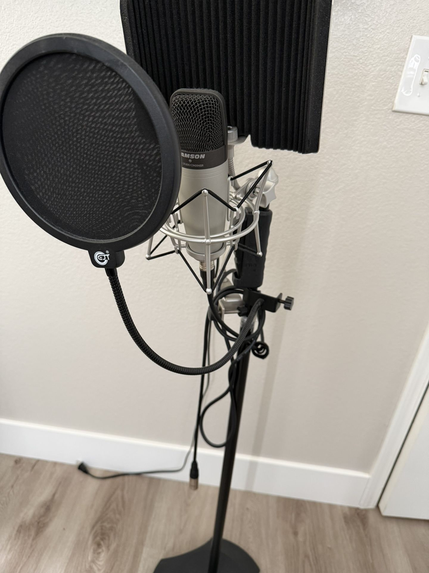 Microphone/Recording Equipment