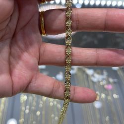 10k Gold Ladys Design Bracelet ..Diamond Cuts ..!!