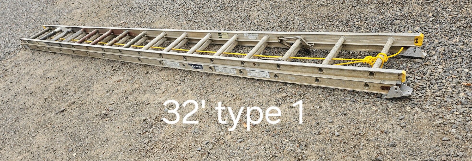 32' Louisville aluminum ladder -type 1(250#)