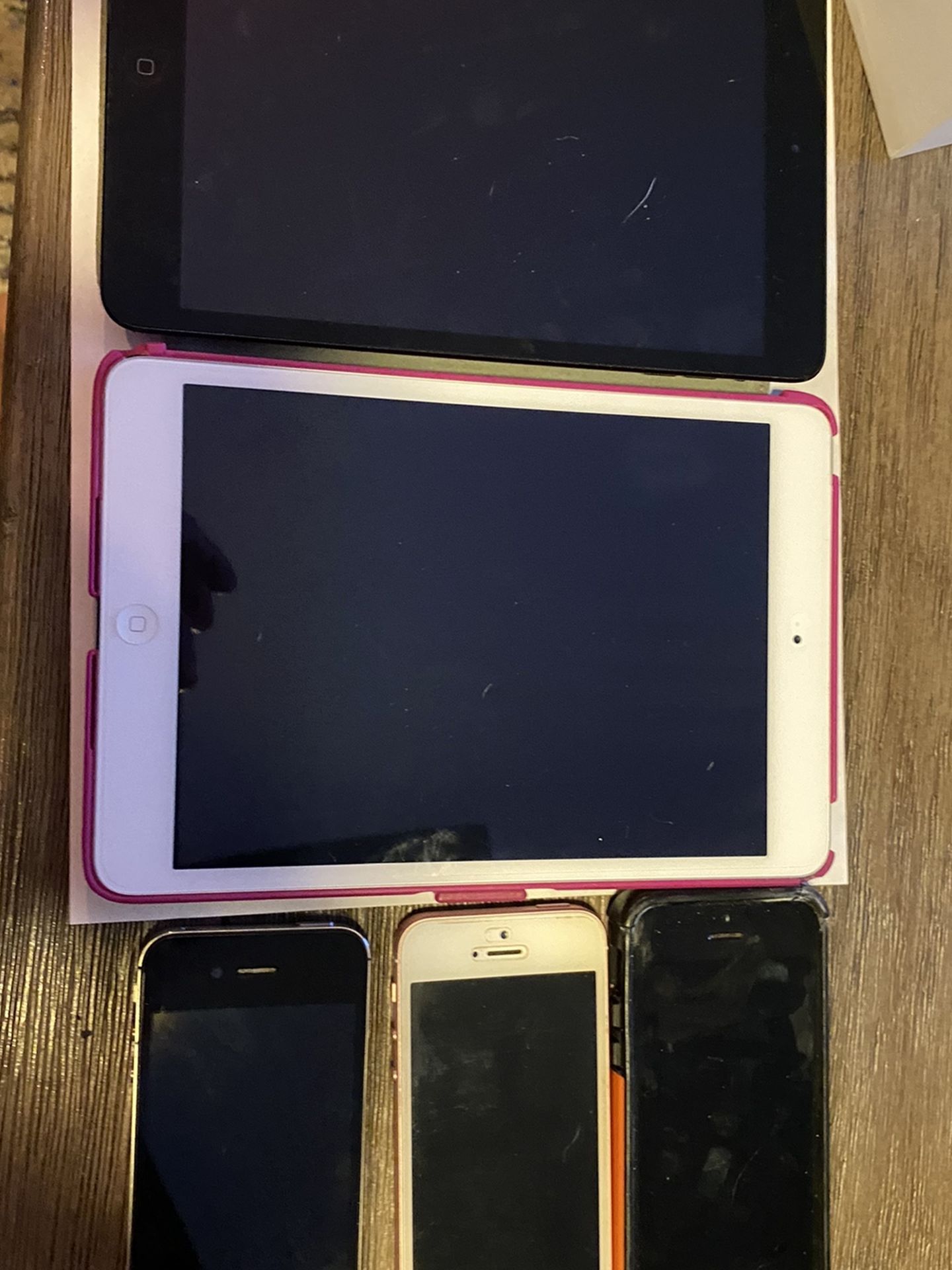 iPhones & iPads - ONE LOT