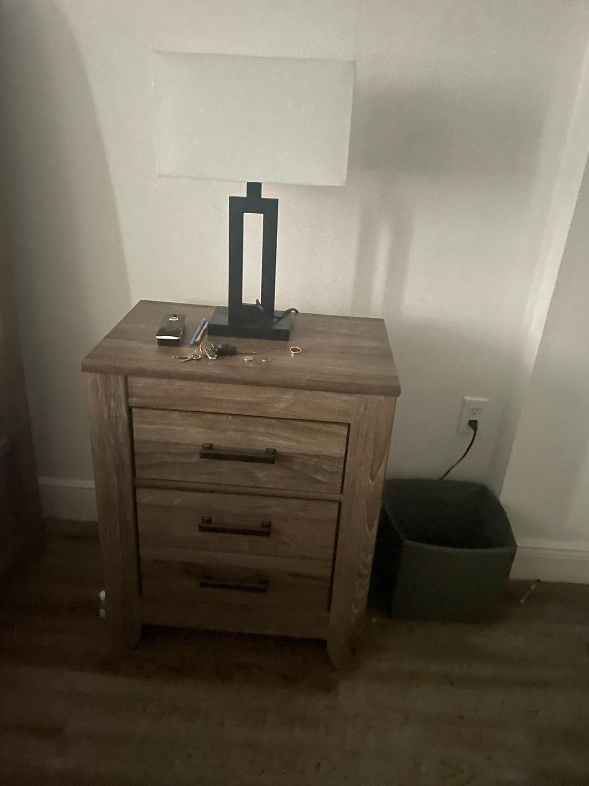 2 Bedroom End Tables And 2 Lamps 
