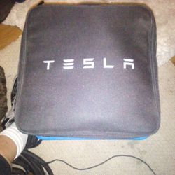 Tesla Moble Uníversal Charger