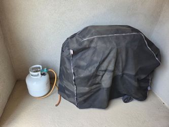 Propane grill + 2 propane tanks
