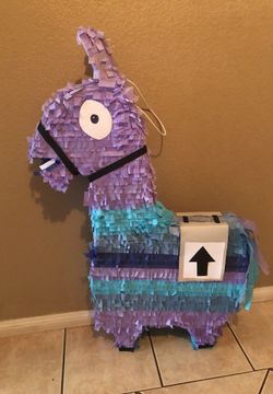 Fornite piñata llama