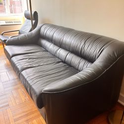 Black Real Leather Pullout Couch 