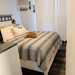 $150...  Queen Bedroom Set/ With High-end Stearns And Foster Mattress 