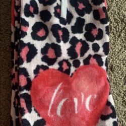 Brand New 2 Pack Valentine Kitchen Towels