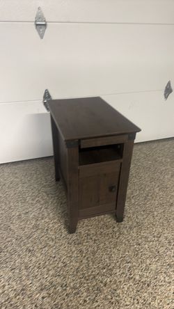 Free end table
