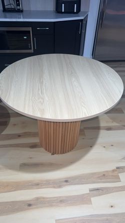 Dinning Round Table