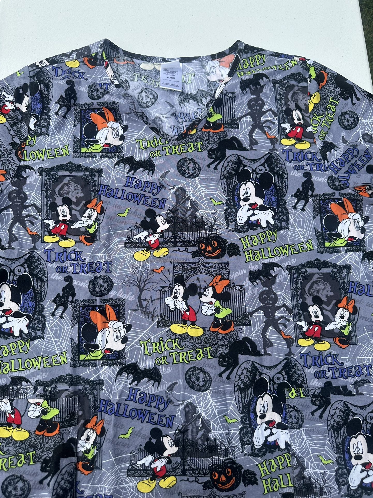 Disney Halloween Scrub Top Womens XL Minnie & Mickey Mouse Trick or Treat