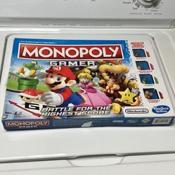 Monopoly Gamer Nintendo Mario Board Game with Token Figures Dice Princess Yoshi 