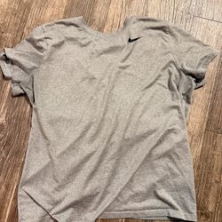 Nike Dri-FIT Moisture Wicking Gray Short Sleeve T-Shirt Men's Size M