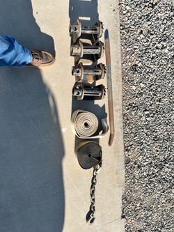 4 Heavy duty tiedowns with 1 cranking pole