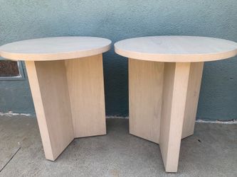 Par of modern side tables  in excellent shape