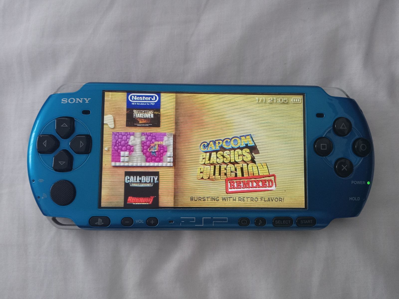 LIKE NEW !!! BLUE/BLACK * 3001 * - SLIM - PSP WITH 5,000 GAMES
