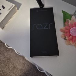 PINK MOTOROLA RAZR 2025