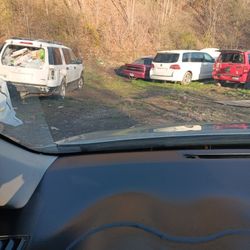 Explorer For 100$ Parts Lots Parts  Somd Interior Things Gone Take Whole Thig 