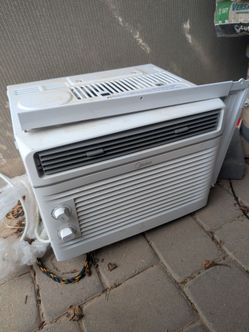 Midea air conditioner wall unit new