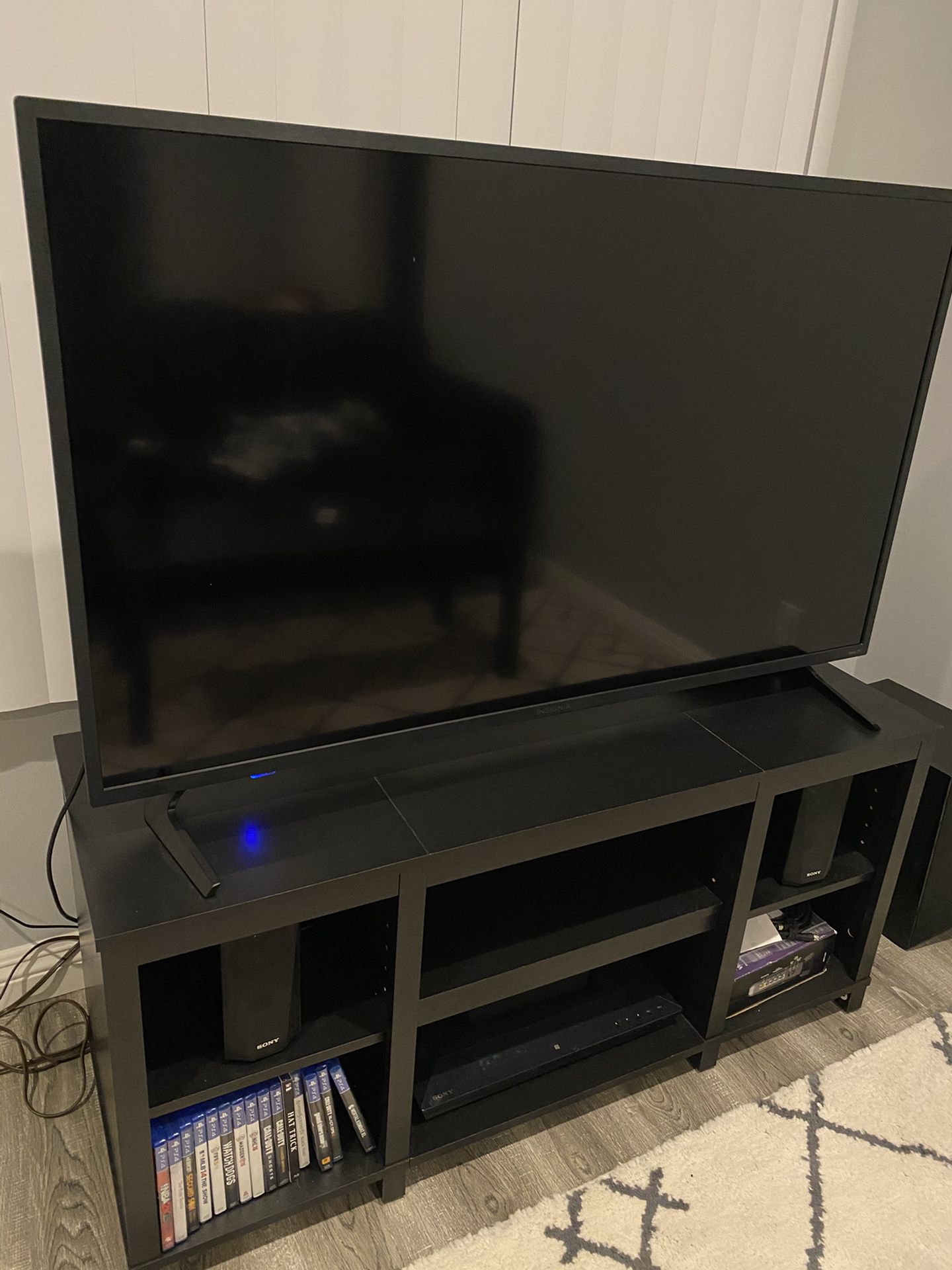 50 inch smart 4K roku TV with stand