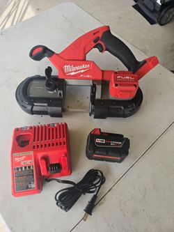 🔥$270 PRICE IS FIRM🔥 Milwaukee
M18 FUEL 18-Volt Lithium-Ion Brushless Cordless Compact Bandsaw with 5.0 Ah Battery & Charger