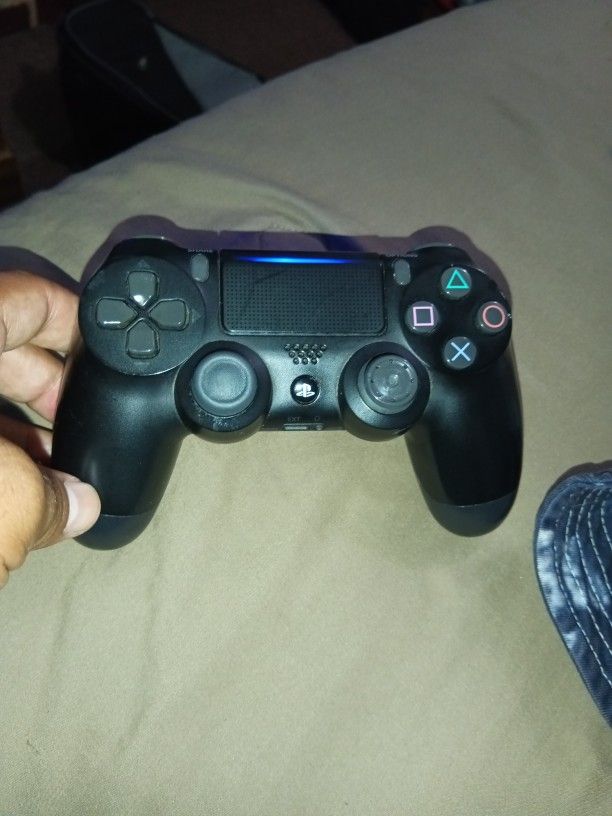 Original PS4 Controller Willing To Negotiate