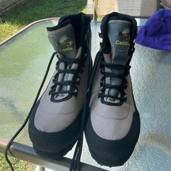 Caddis Shoes Size 8