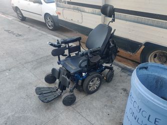 Electric wheelchair