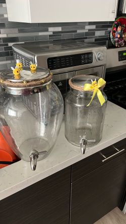 Glass drink dispenser