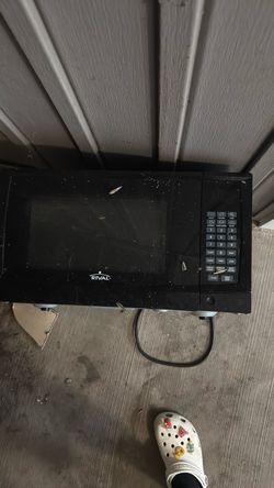 Rival Black Countertop Microwave