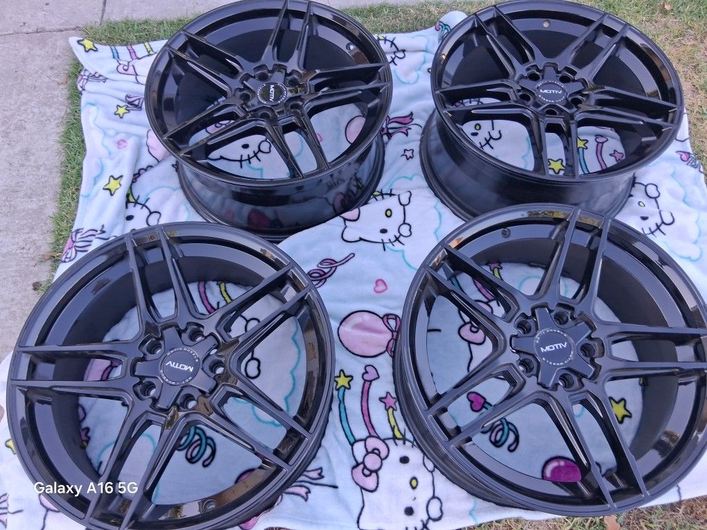 19in Rims Almost Brand New only Had On My BMW 1month