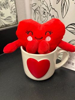 Mug with heart plushy