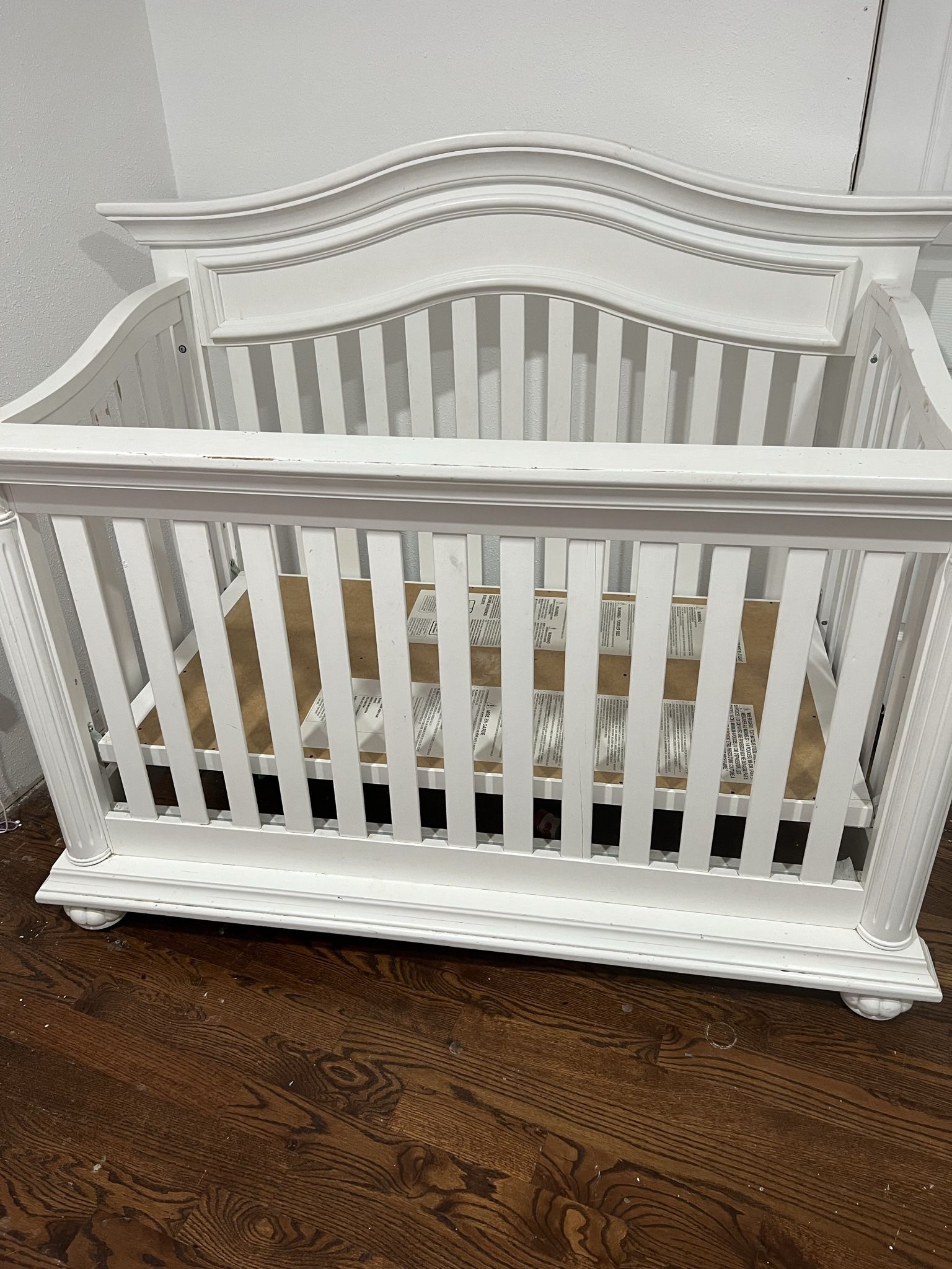 Caché Convertible Crib