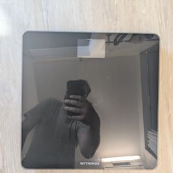 Withings Body -  Smart Scale with Automatic Smartphone App Sync, BMI, Multi-User Friendly