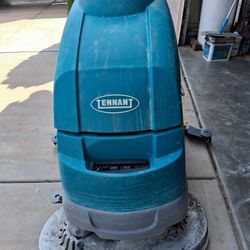 TENNANT T5 FLOOR SCRUBBER