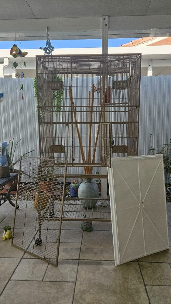 LARGE BIRD CAGE ............. ..JAULA GRANDE PARA PAJAROS