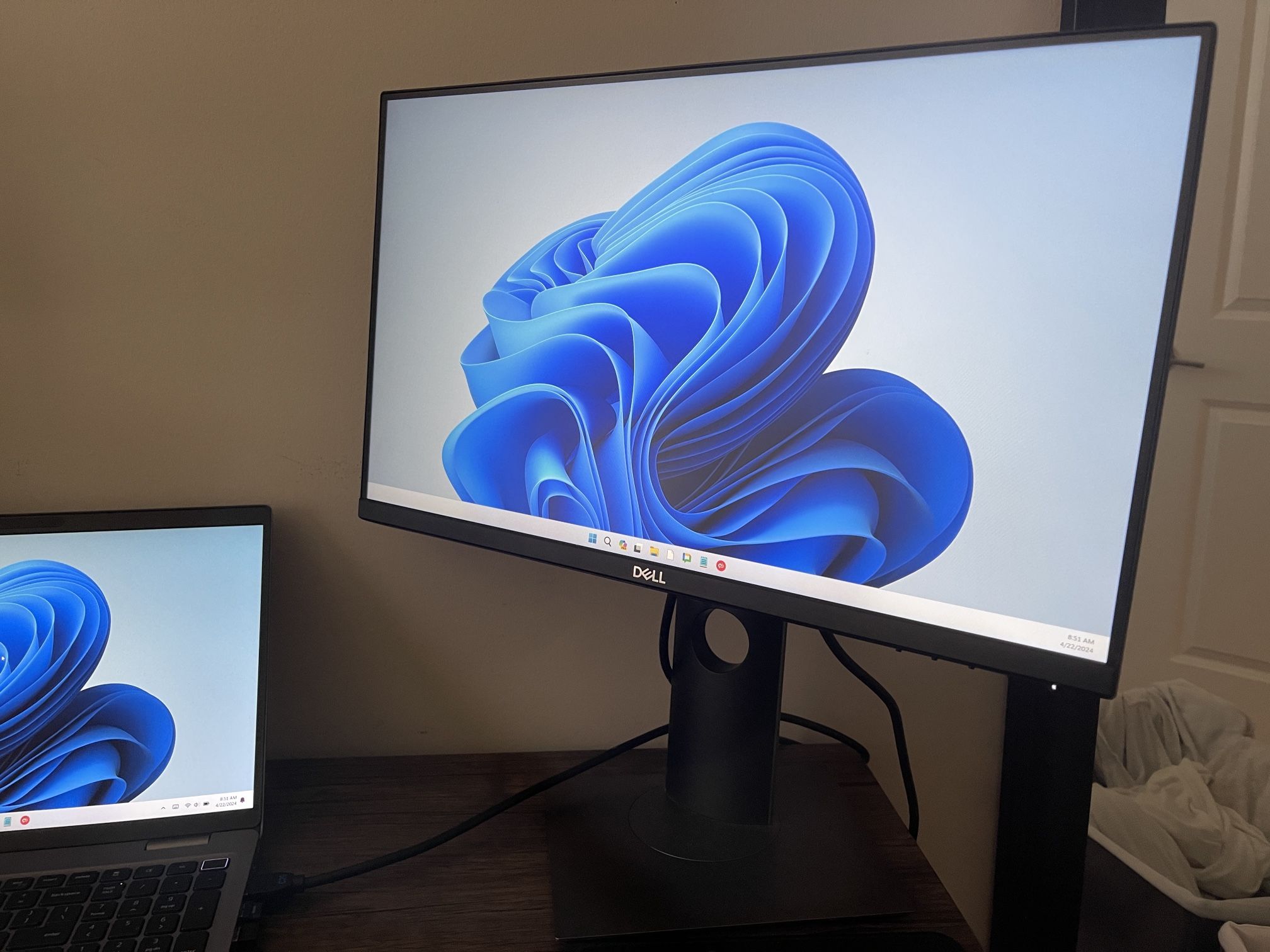 Monitor 27”