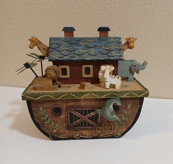 Vintage Wood Noah's Ark Music Box Moving Animals ~ 'We Wish You a Merry Christmas'