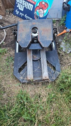 Fifth wheel receiver hitch