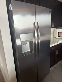 Frigidaire Refrigerator FGSC2335TFB