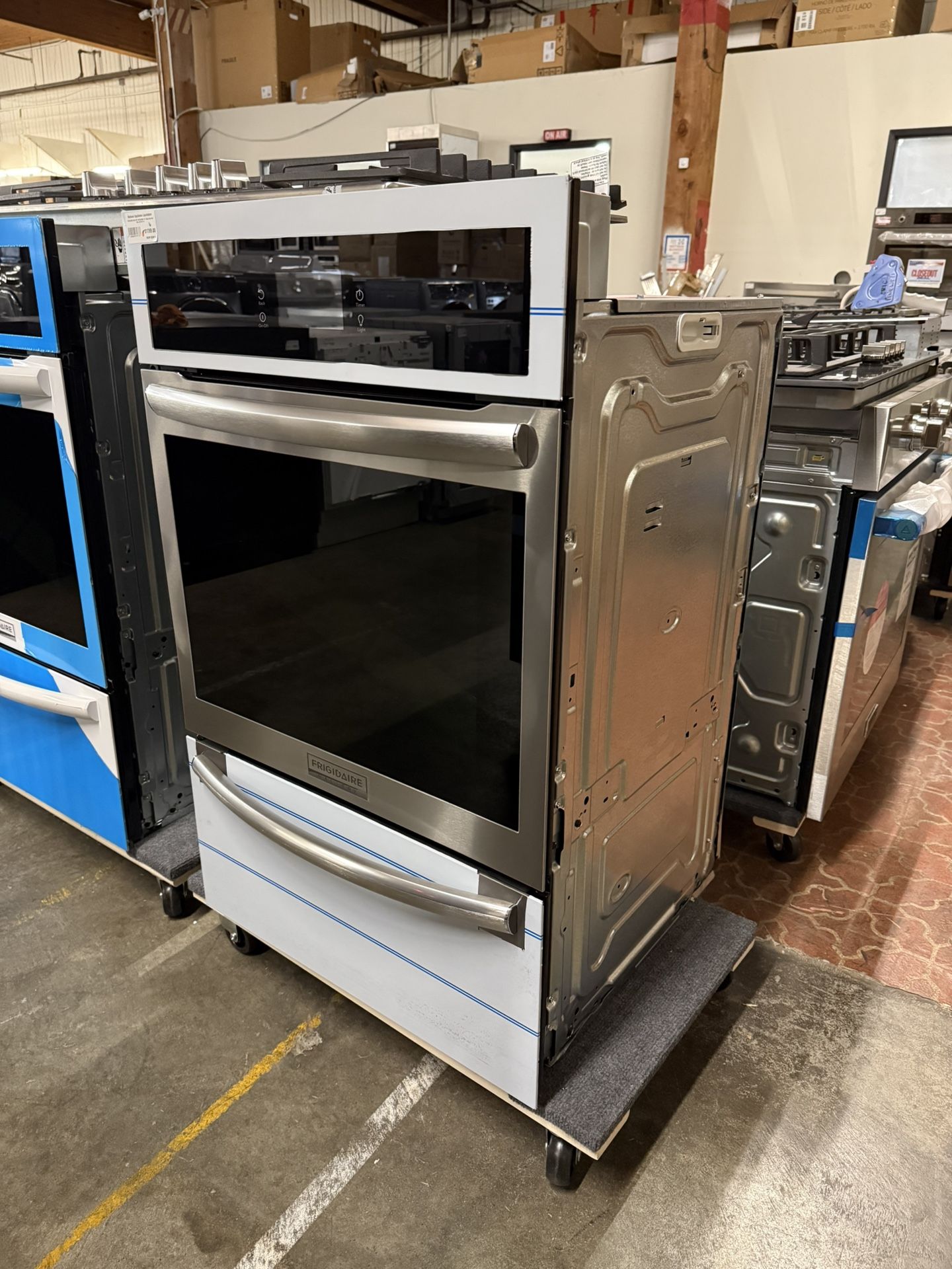 Frigidaire Gallery Series GCWG2438AF 24 Inch Single Gas Wall Oven