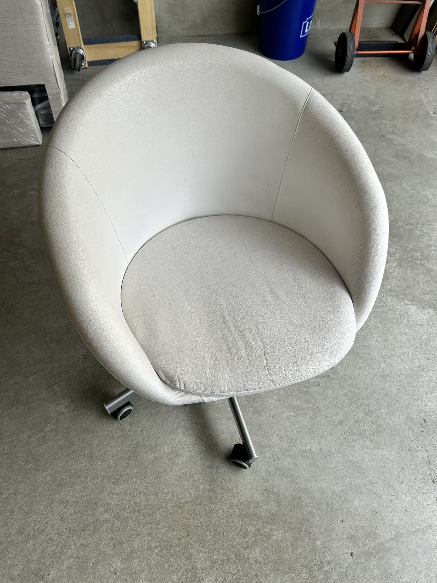 IKEA Round Swivel Chair, Egg Shape