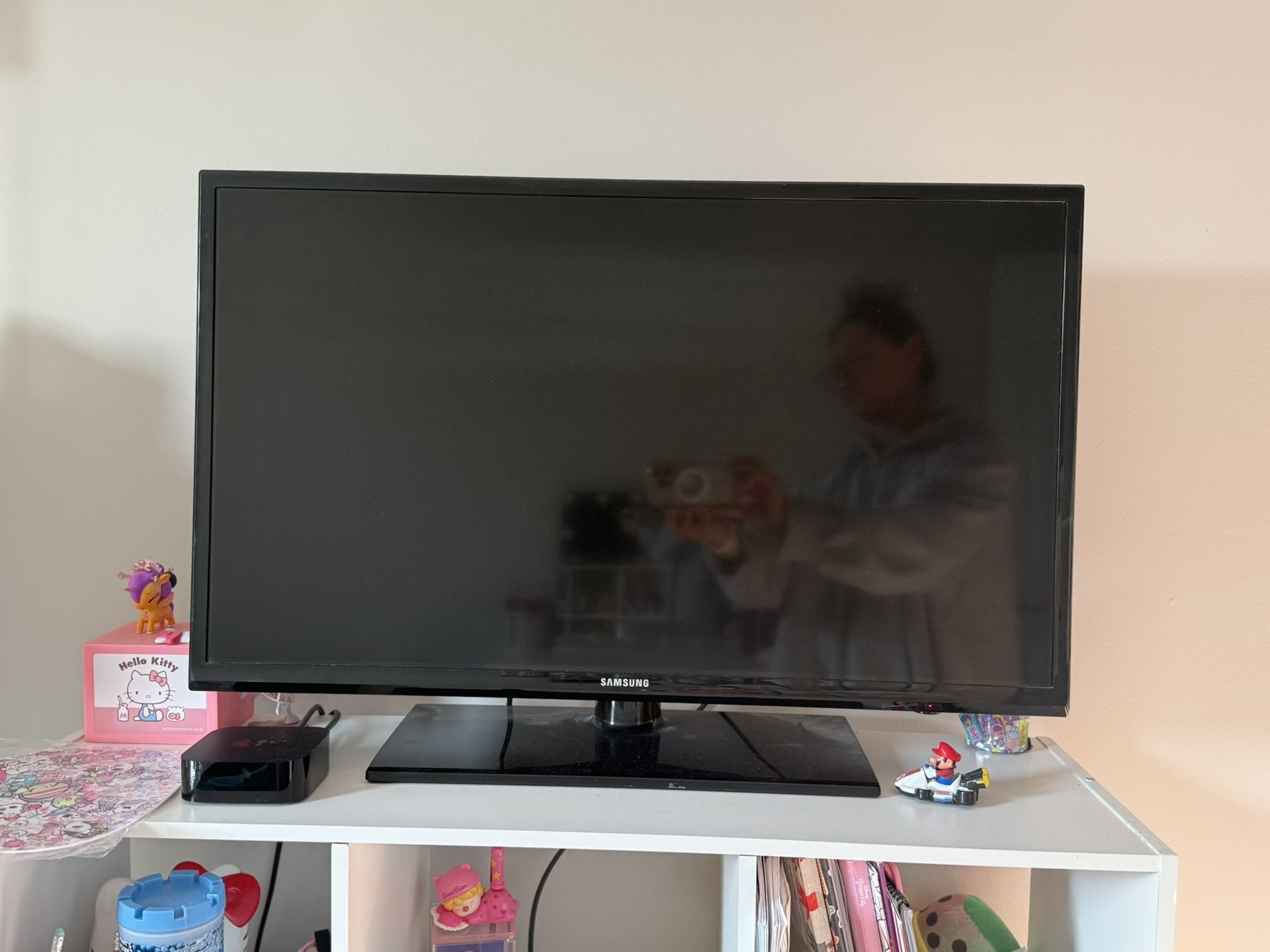 32” Samsung TV with remote