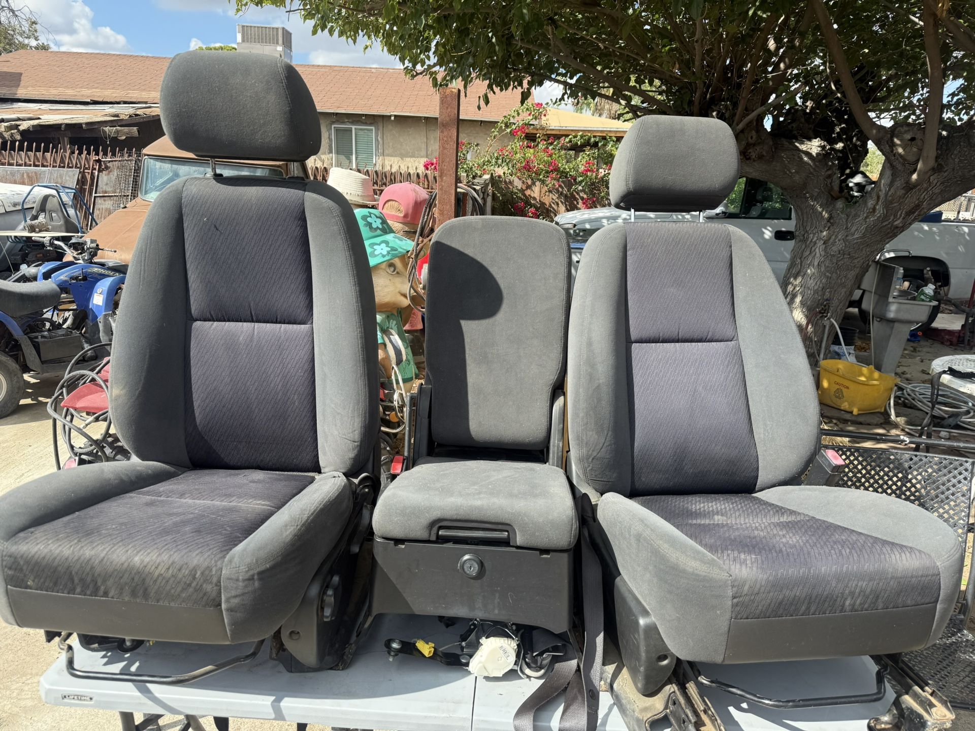 2009 GMC sierra Seats All Set $600 And Hood $250