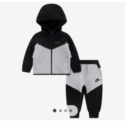 Size 2t Nike Tech 
