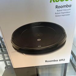 NEARLY NEW iRobot Roomba 692