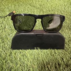 Bose Smart Glasses With Built In Speakers 