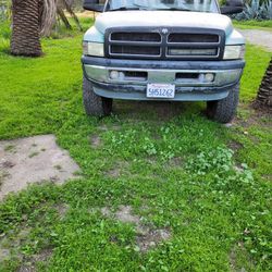 96 Dodge Ram 2500 4x4 V10 8.0 Están Dar Muy Fuerte Tirón Trasero Para Cuello De  Ganso Así Como Están Las Fotos Buena Para Siquieres Aserla Diesel 